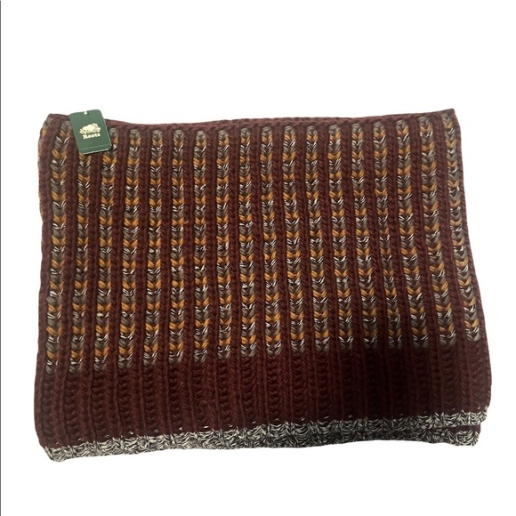 Roots Jaclyn Chunky Knit Infinity Scarf in Cabernet - Picture 2 of 2